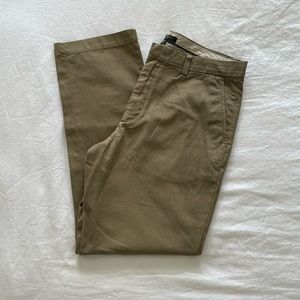 Banana Republic Aiden Chino (33x30) - New